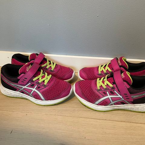 Asics Ikaia str 28,5 joggesko - lite brukt (1 par solgt)