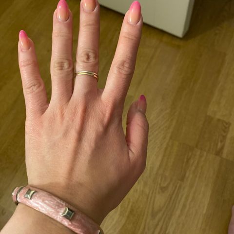 Vakkert armbånd, Tokyo Jane