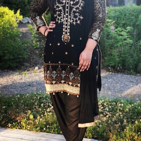 Svart salwar kameez