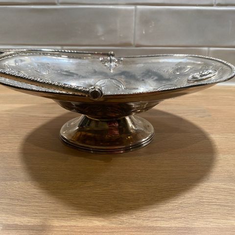 Antique Victorian Brita Co. Meriden sølv fat i tinn