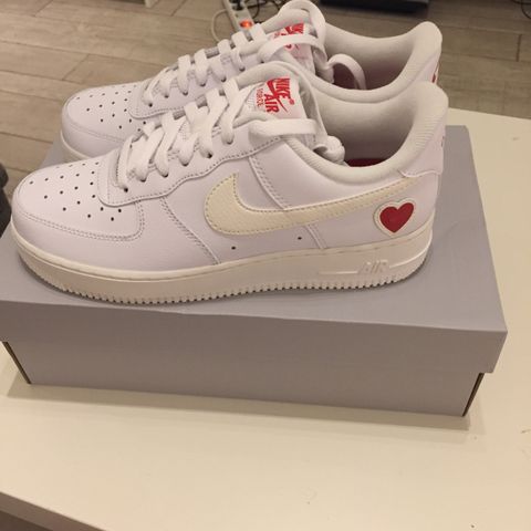 Nike Air Force 1 Valentines Day str. 40