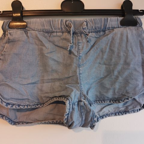 Shorts str 9-10 år