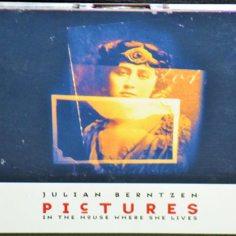 Julian Berntzen – Pictures In The House Where She Lives