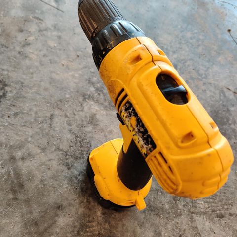 DeWalt drill med batteri, uten lader.