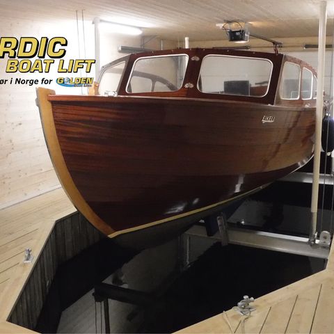 Golden Båthuslift/Båtheis - 2800 kg, enkel aksel montert i naust / båthus