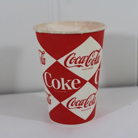 Ubrukt Coca-Cola pappkrus fra 60-tallet