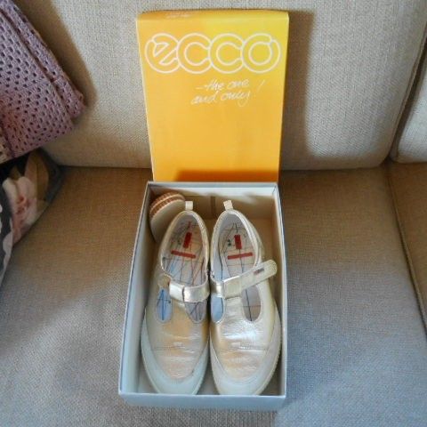 Ecco sandaler (the one and only). Kan sendes.