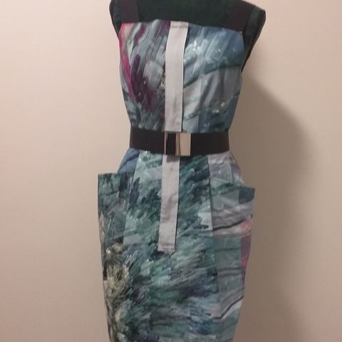 New SPORTMAX geometric print sleeveless belted dress, size 38/40