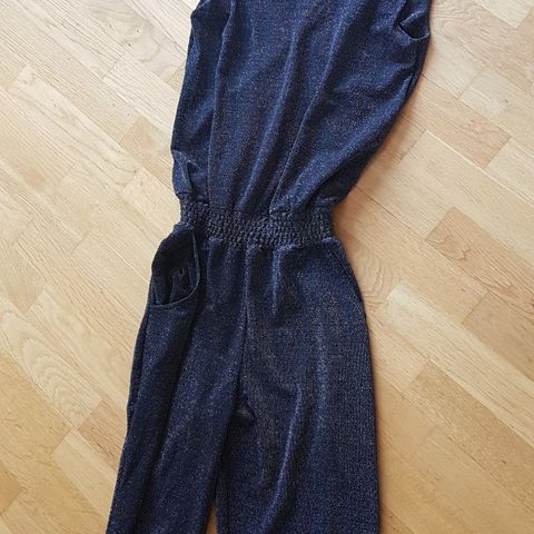 NYPRIS !! Lekker jumpsuit og FILA skjørt