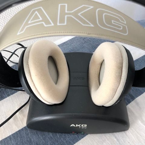 AKG 912 hodetelefoner 