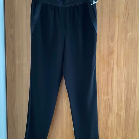 DKNY bukse , sort, ikke brukt, str M , (40) sort