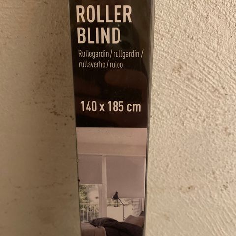 Saga blackout roller blinder