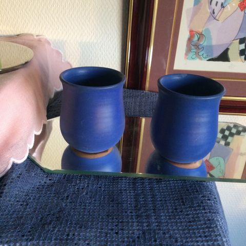 2 stk fine blå keramikk vaser - Høyde 9,5 cm - diam 7,5 cm - som nye