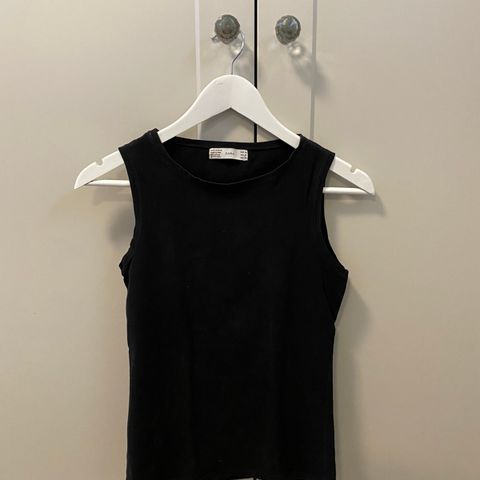 Sort singlet - topp - overdel fra Zara str M (S-M).