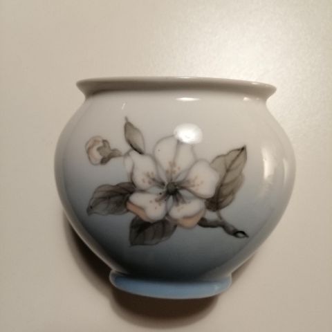 Liten håndmalt vase