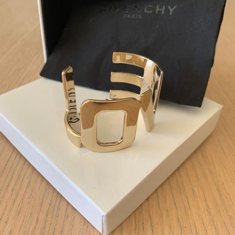 Ikonisk Givenchy Paris love armbånd
