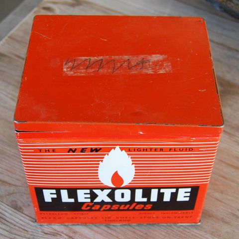 Blikkeske, Flexolite, lighter fluid