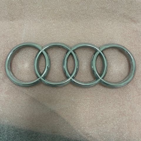 Audi ringer til grill