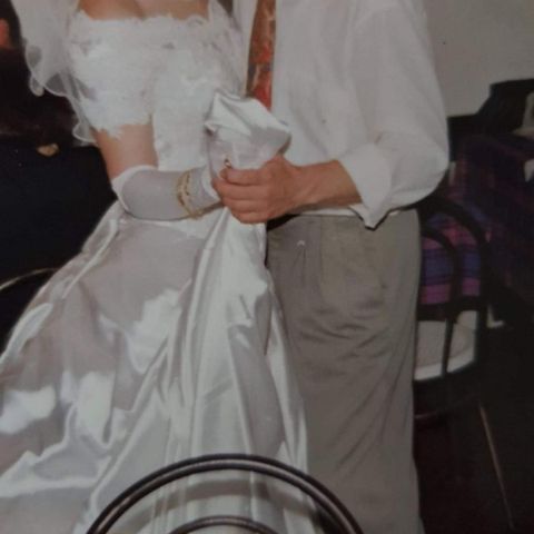 En tidløs brudekjole av høy kvalitet 180 cm H