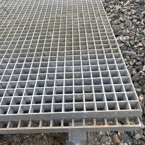 Grating/Rist i glassfiber.