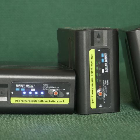 Np-F970 / F980 7.4V  batteri med USB 5V utgang