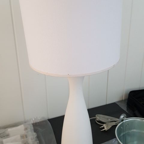 Moderne bordlampe, ubrukt. NY PRIS!