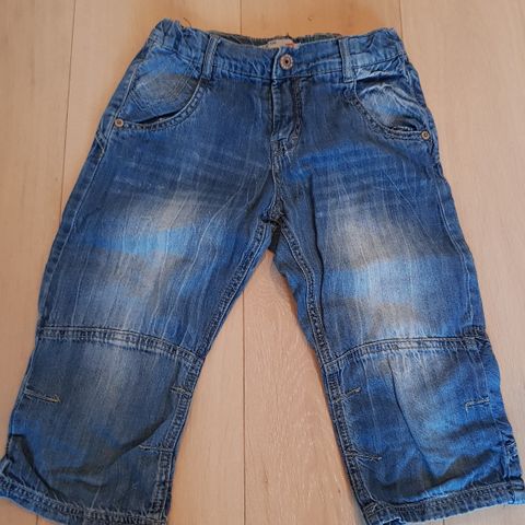 Shortser gutt, 8-10 år, kr 75 pr stk