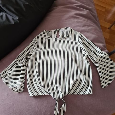 Nydelig bluse fra Lindex selges