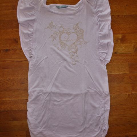 Rosa t-skjorte med print "Love", str 134/140