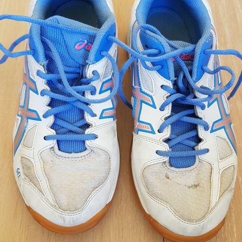 Asics gym/hallsko, str 36.5, kr 100