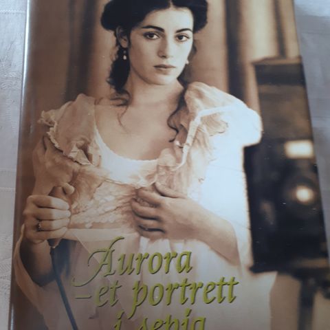 Aurora - et portrett i sepia av Isabel Allende
