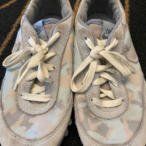 Nike joggesko lyseblå camo str. 37,5