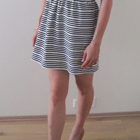 Sommer svart/hvit kjole