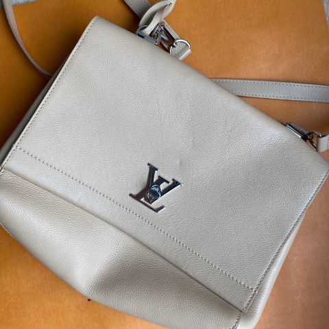 Louis Vuitton - Lockme II Dune (eske, dustbag og kvittering) NY PRIS!