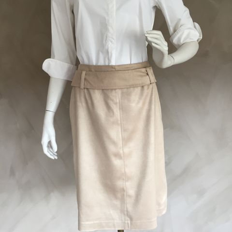 H&M beige skjørt str. 38