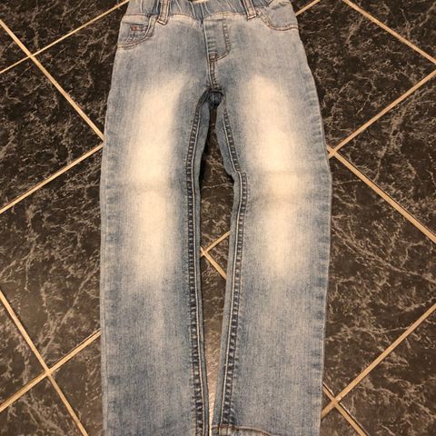 Stilige slim fit jeans fra Beau Hudson str 104