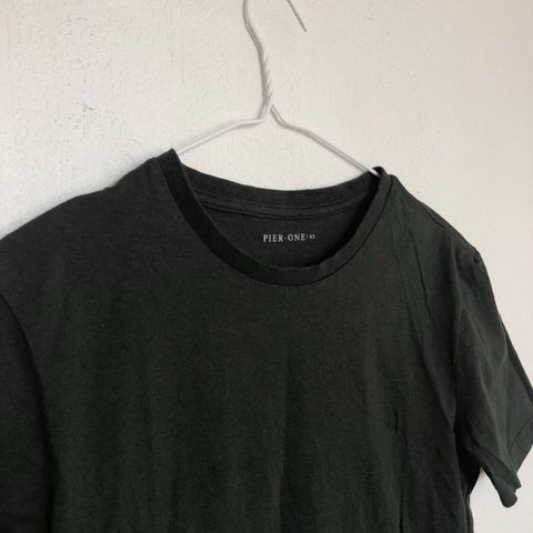 Mørk grønn tskjorte