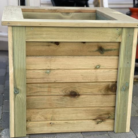 Blomsterkasse selges 60x60x55