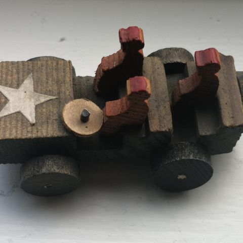 Lekebil fra krigen