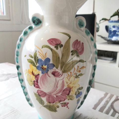 Kjeramikk vase uten skader 26 cm høy.
