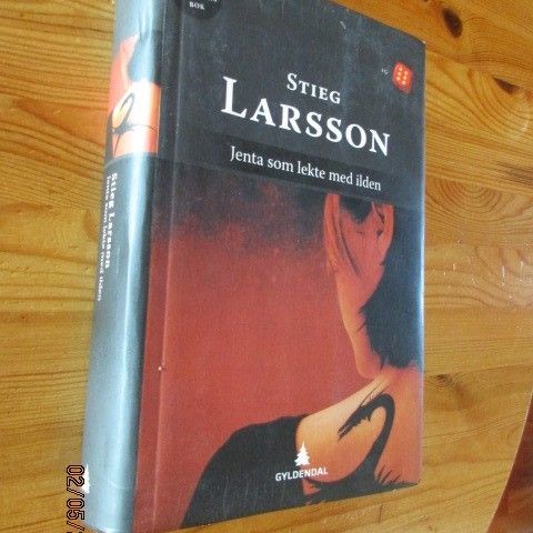 Stieg Larsson. - Jenta som lekte med ilden