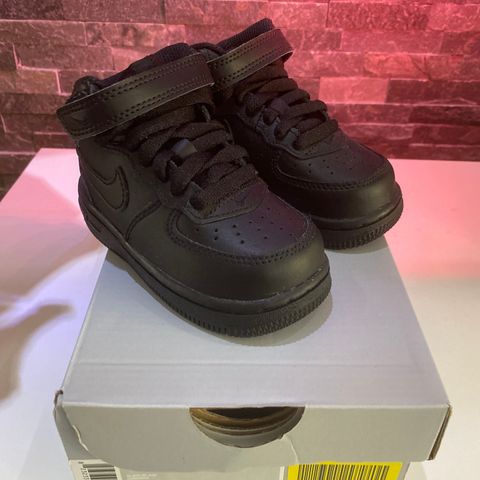 NYE nike force 1 str 21