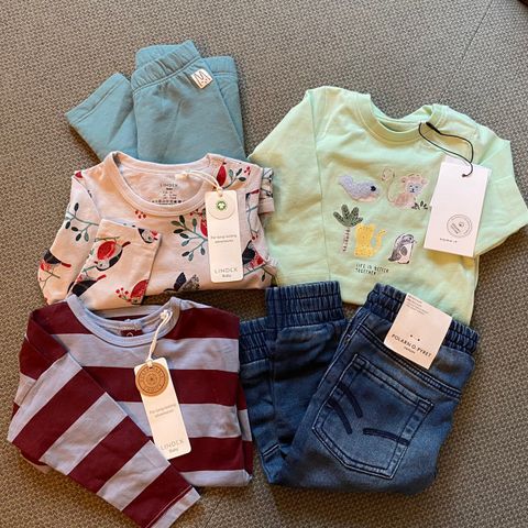 Baby klespakke med nye klær fra Polarn O. Pyret and Lindex Str. 74.