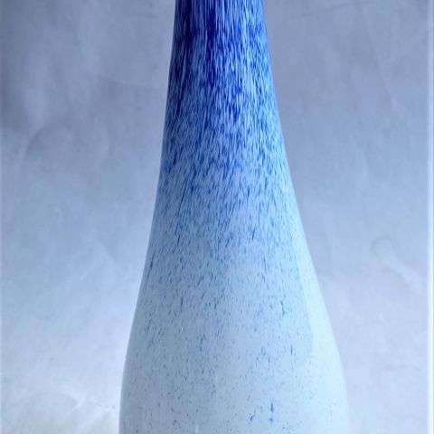 Retro vase fra Randsfjordglass. Design T. Torgerssen. Vakre farger.