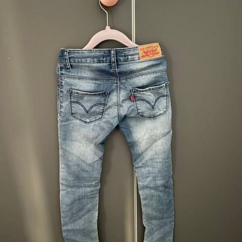 levis jeans str 8 år