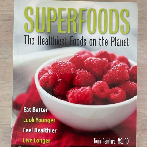 Boken «Superfoods: The Healthiest Foods on the Planet” av Tonia Reinhard