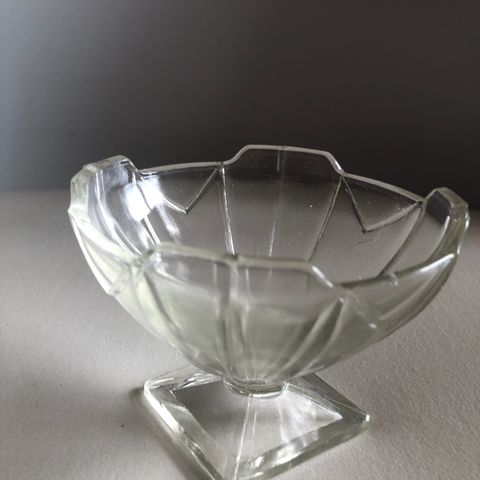 Antikk art deco Sowerby Sundae glass skål med kvadrat stett