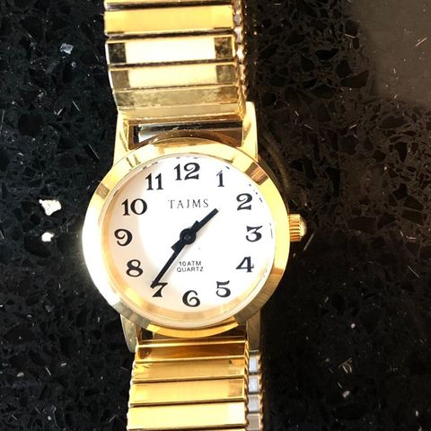 Dame armbåndsur av merke ‘Tajms’
