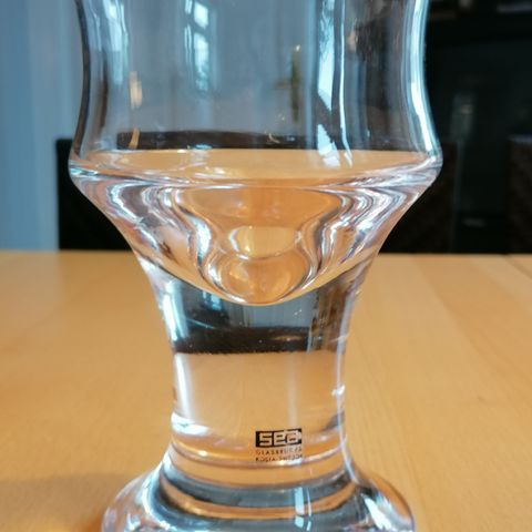 Ølglass "Stora björn" fra Sea glasbruk Kosta