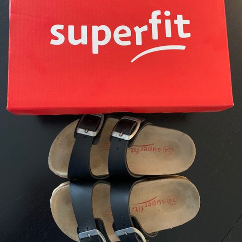 Superfit sandal str 24